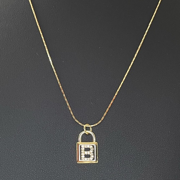 Initial necklace letter B - Picture 7 of 11